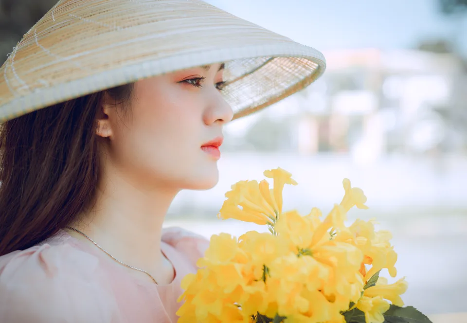 Dẫn chương trình toạ đàm sinh viên